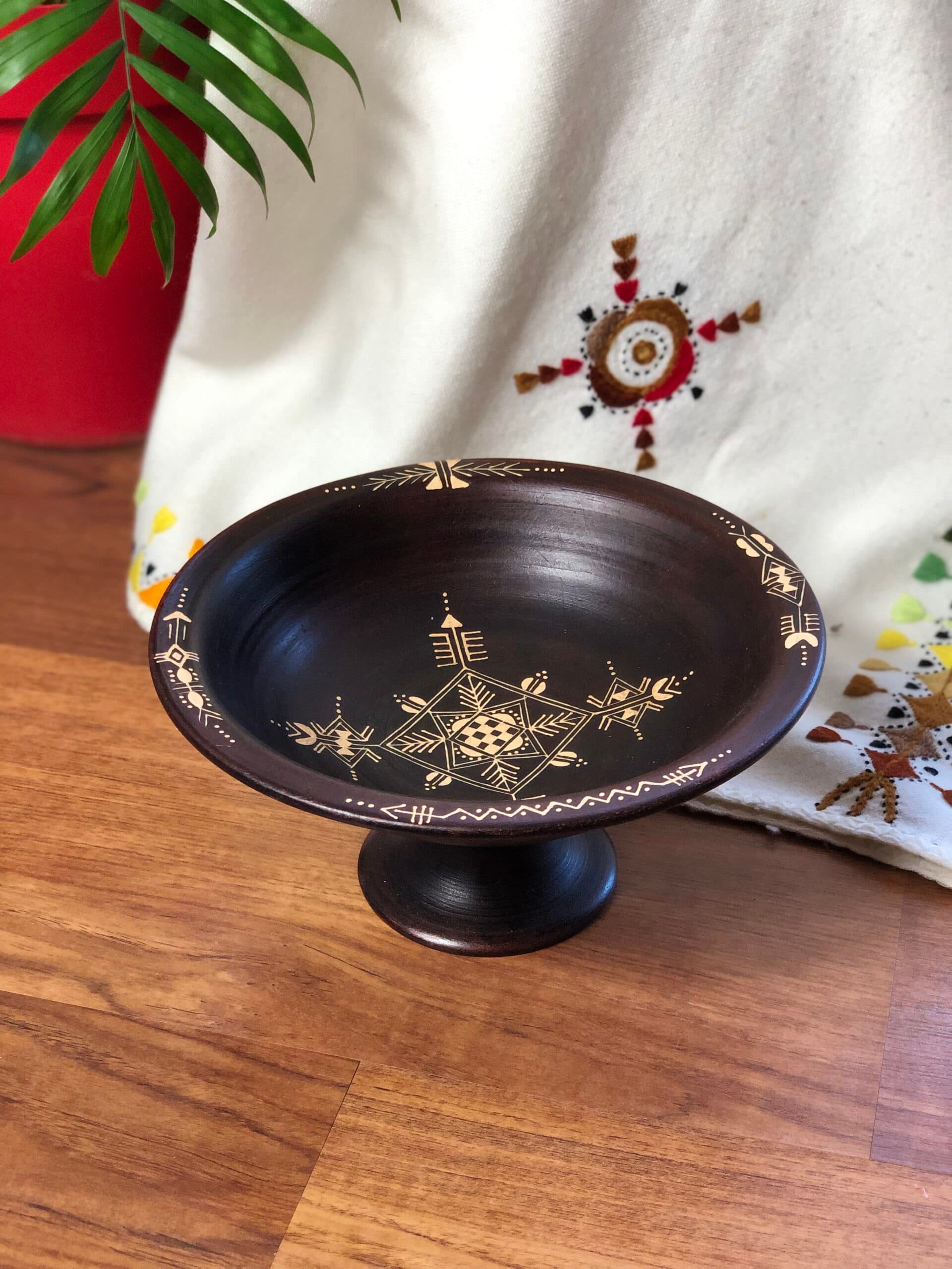 Poterie kabyle – plat sur pied