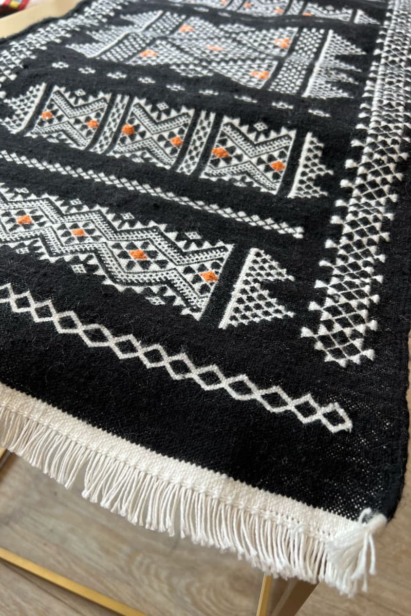 Tapis amazigh noir