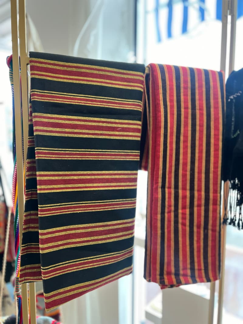 plaids berbère amazigh noir et rouge