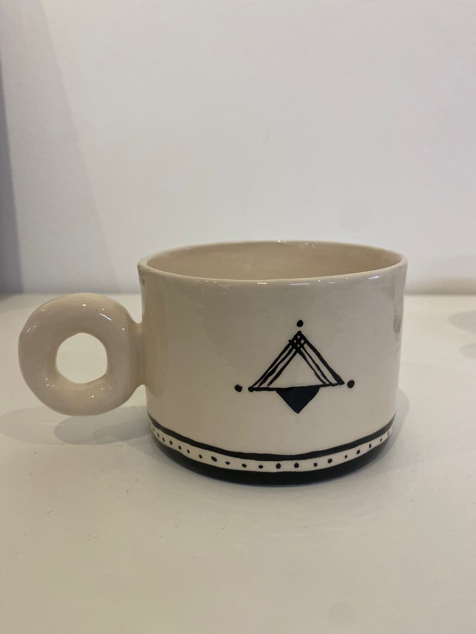 Tasse anse anneau – inspiration amazighe