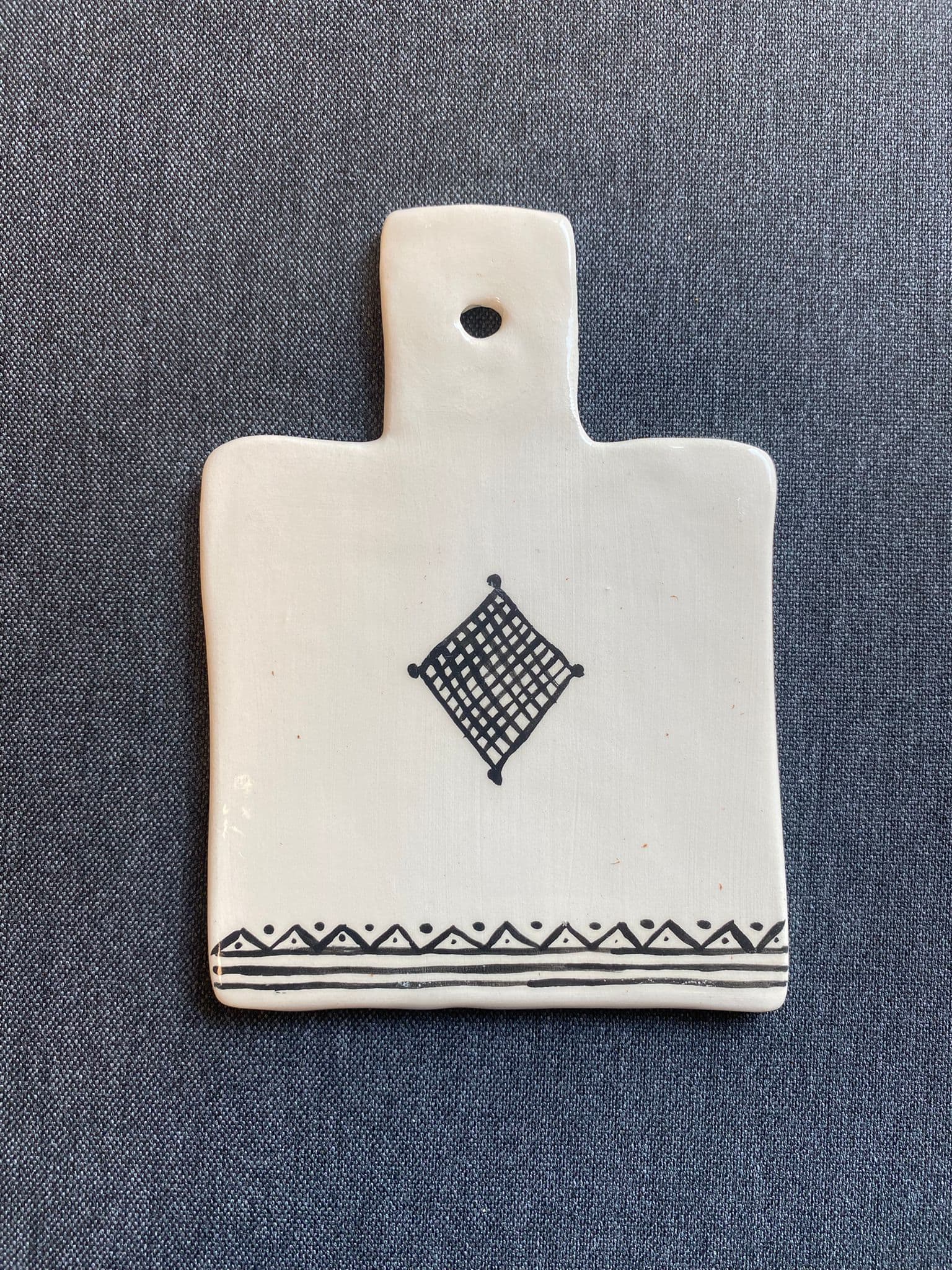 Planche apéro en céramique – Inspiration amazighe