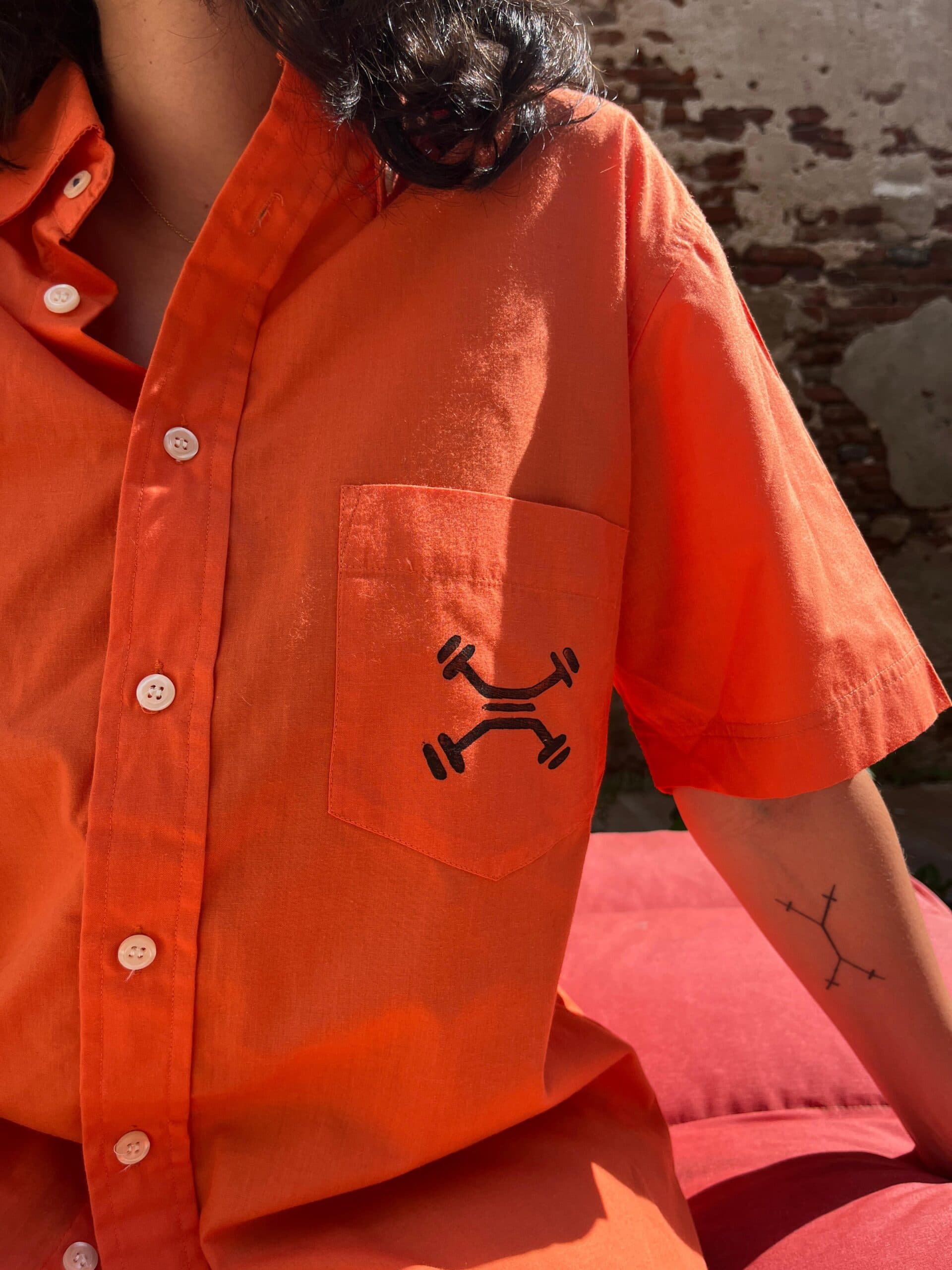 Chemises upcyclées TIGMI – Motif amazigh