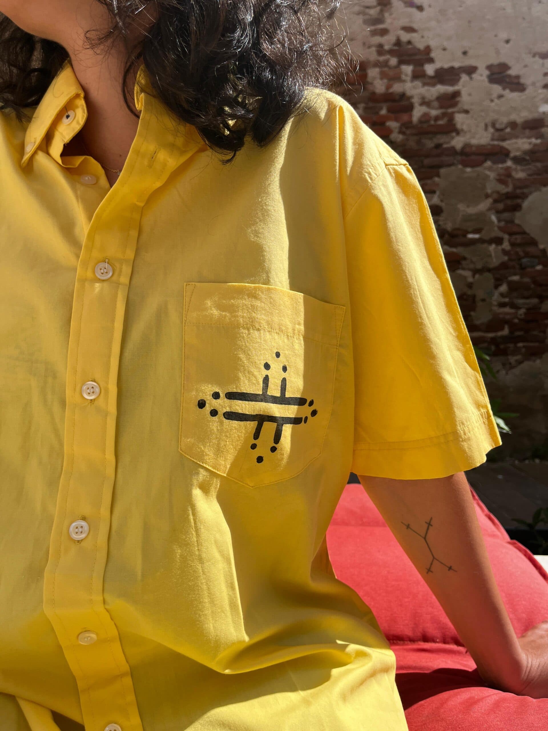 Chemises upcyclées TIGMI – Motif amazigh