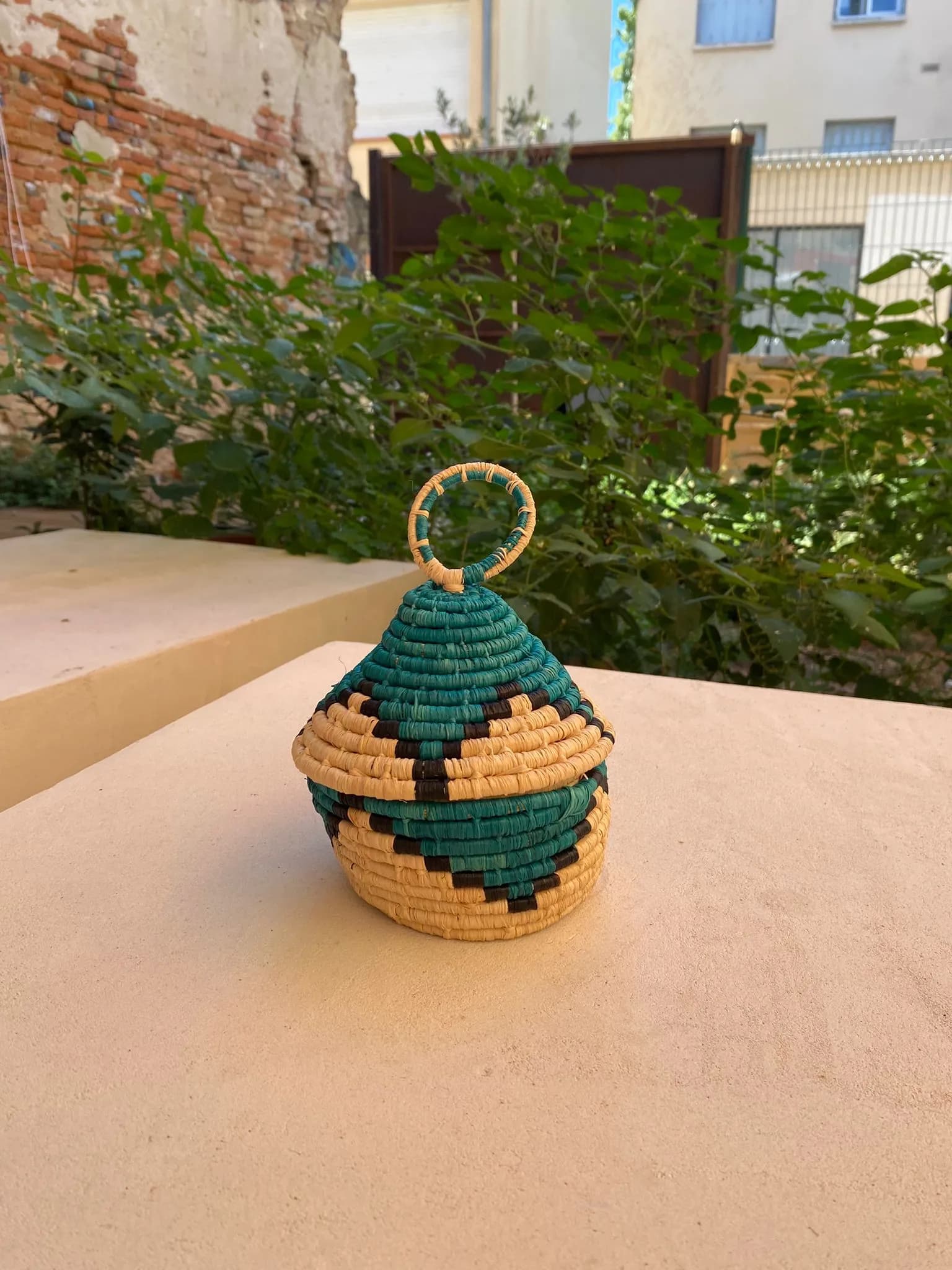 Trio de boîtes en raphia