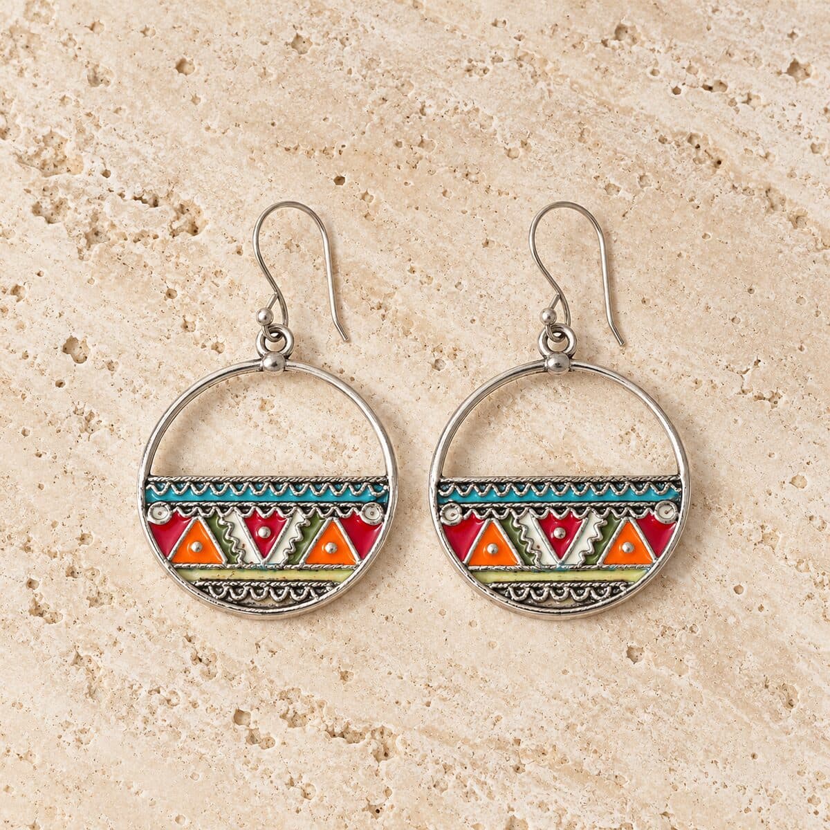 Boucles en argent "AZETTA" émaillées sur fond en travertin