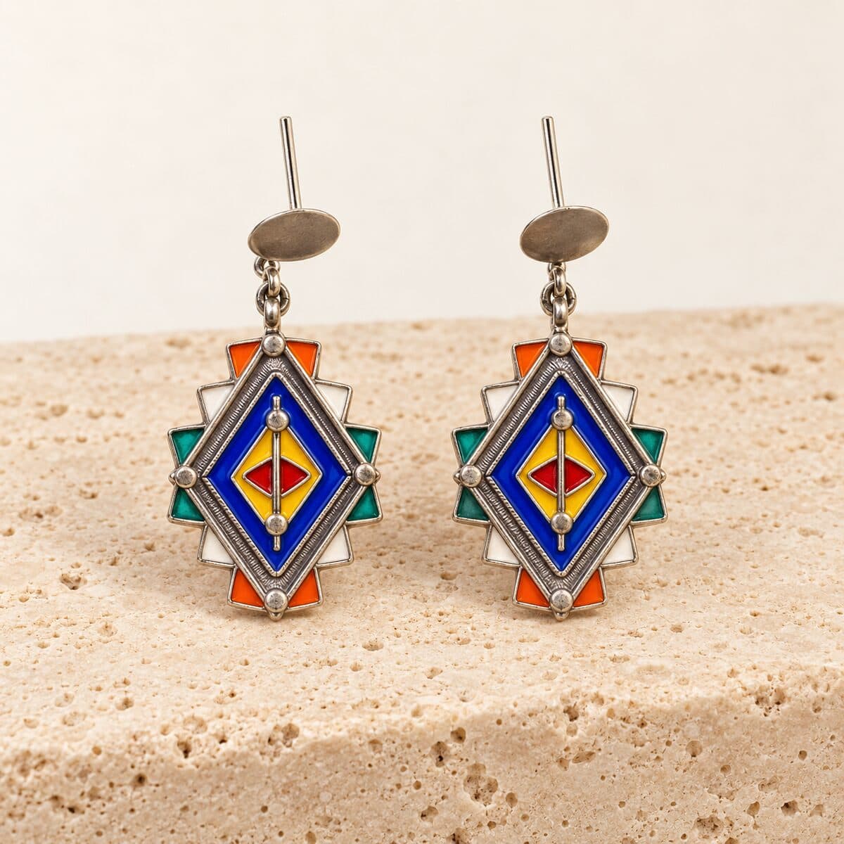 Boucles en argent amazighe KSILA sur travertin
