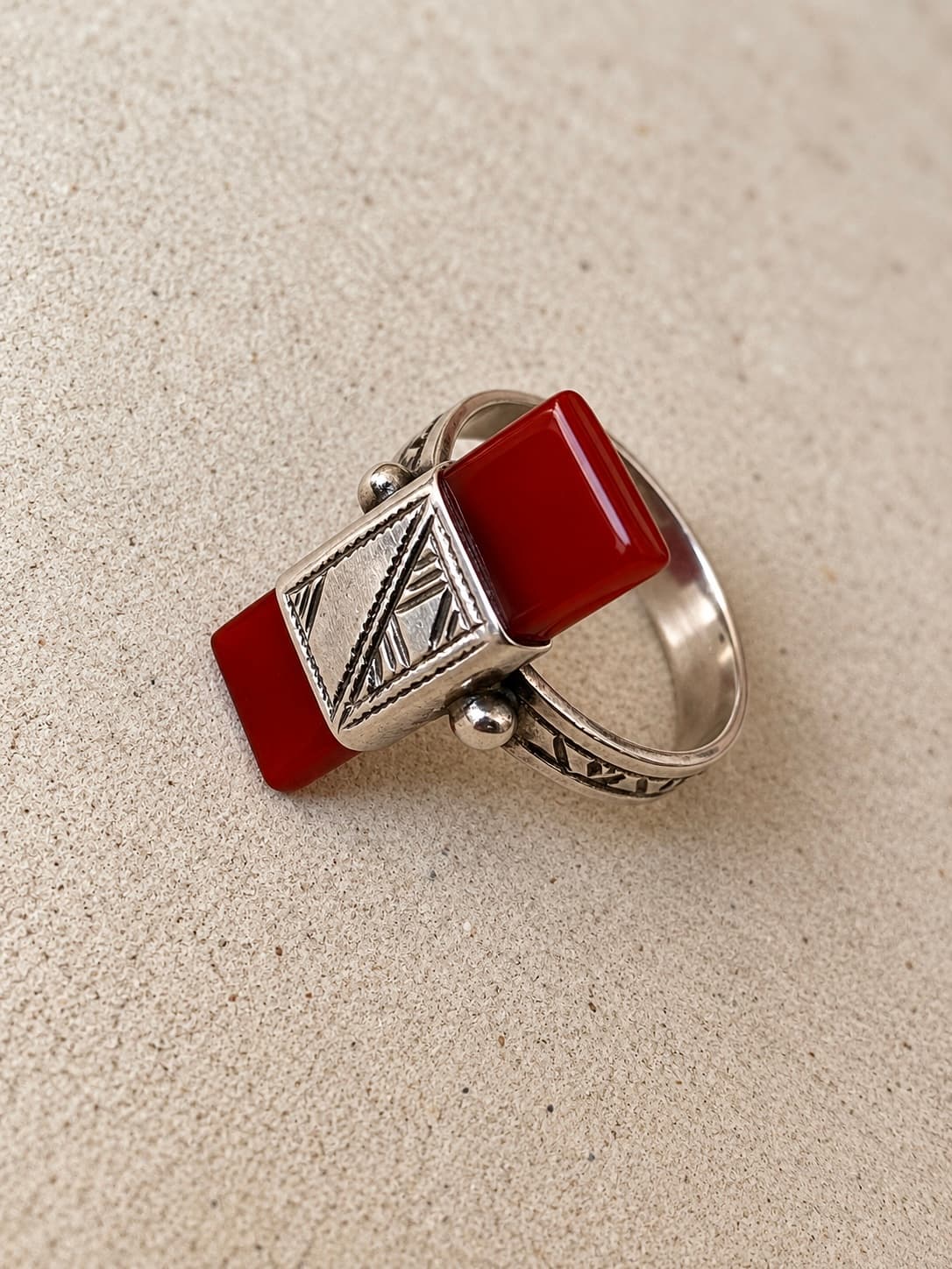 Bague Touareg Rectangulaire Argent et Onyx Rouge