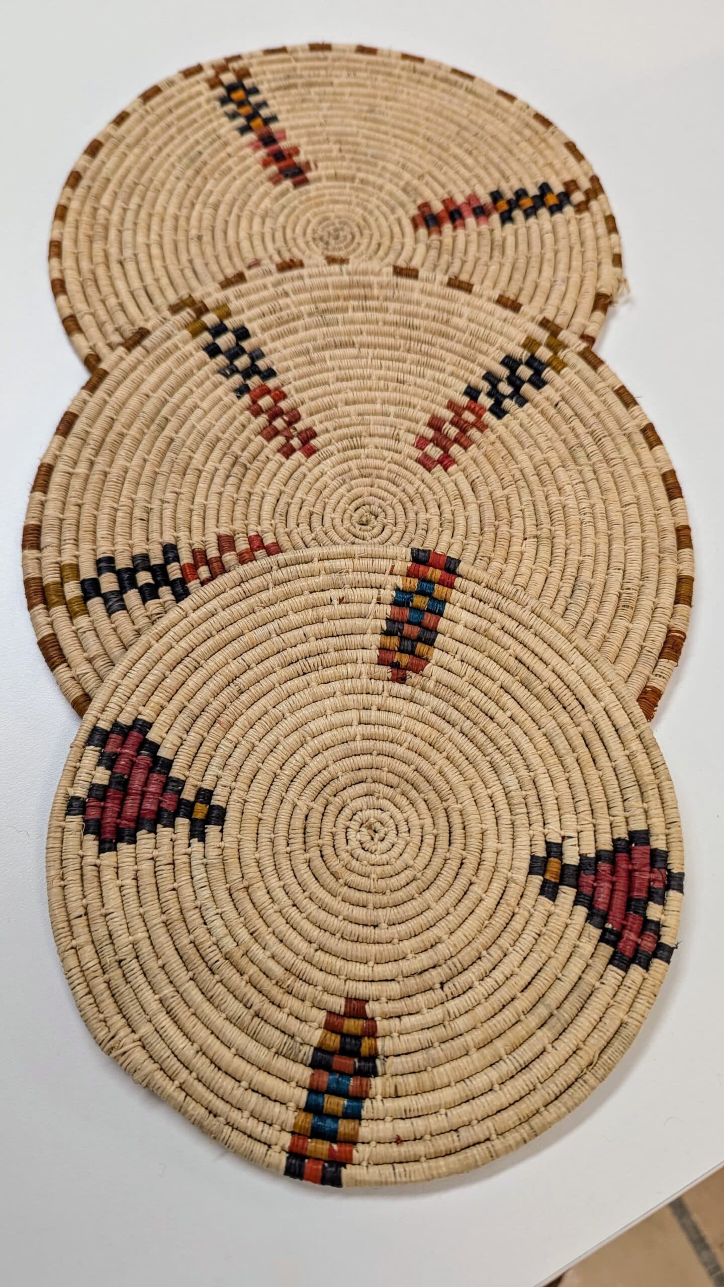 Dessous plat raphia coloré