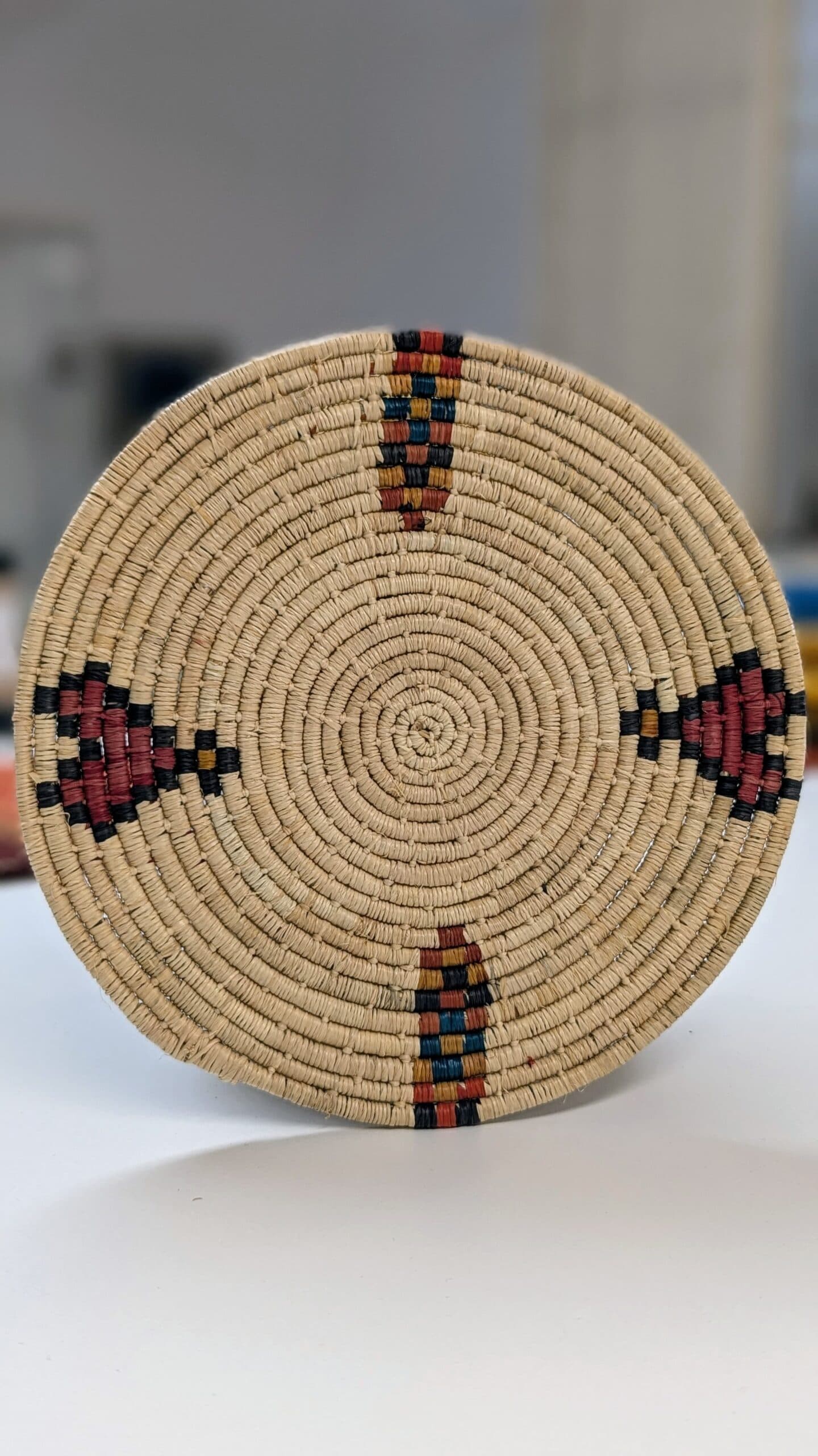 Dessous plat raphia coloré