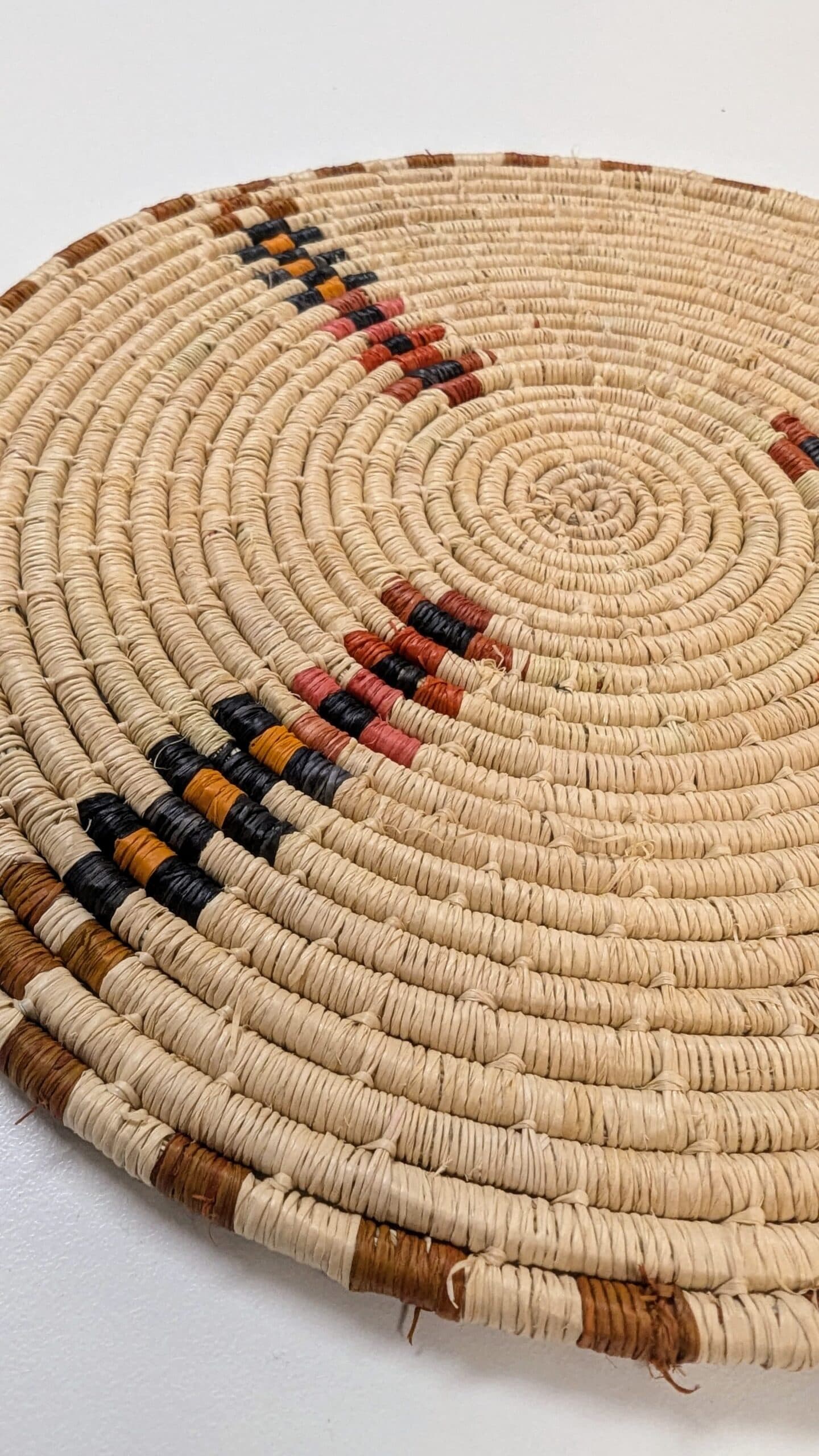Dessous plat raphia coloré