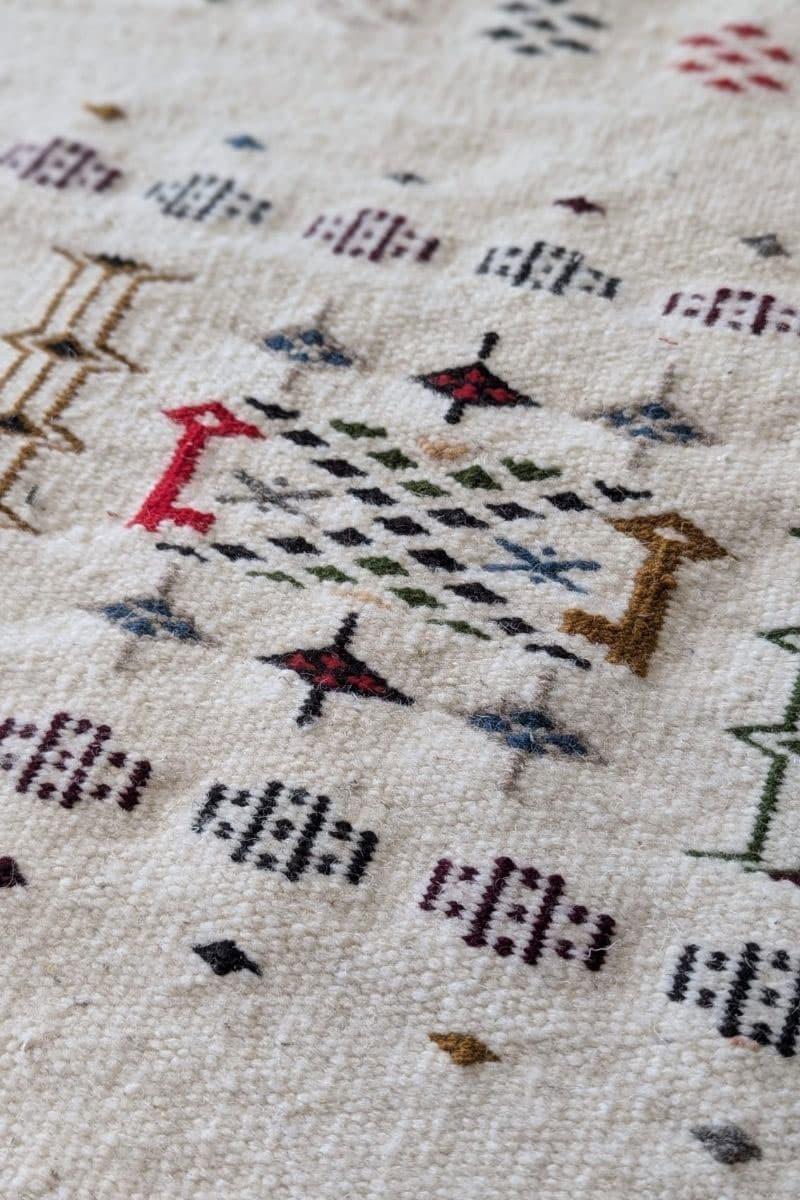 zoom tapis amazigh blanc