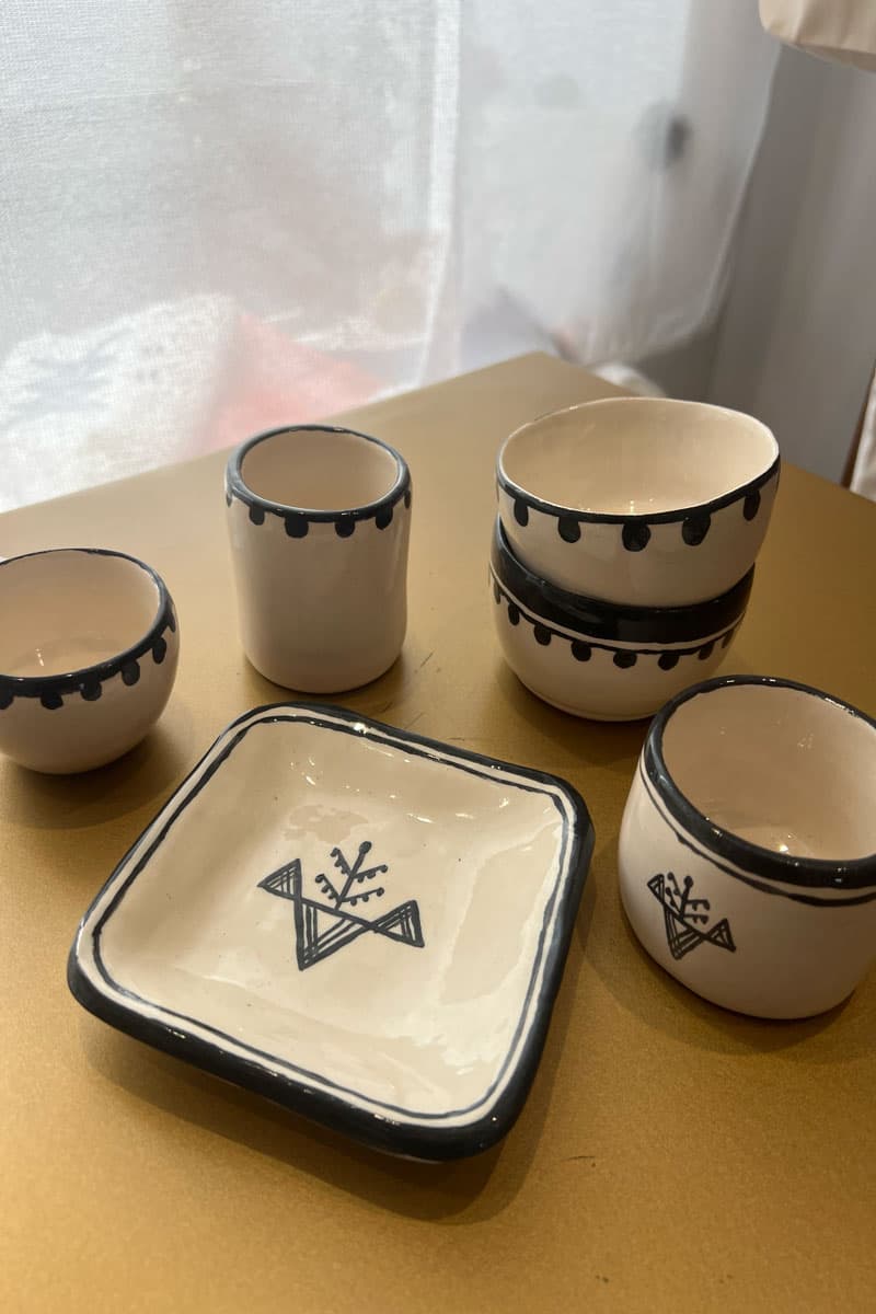 vaisselle en céramique motifs olivier et olives berbères