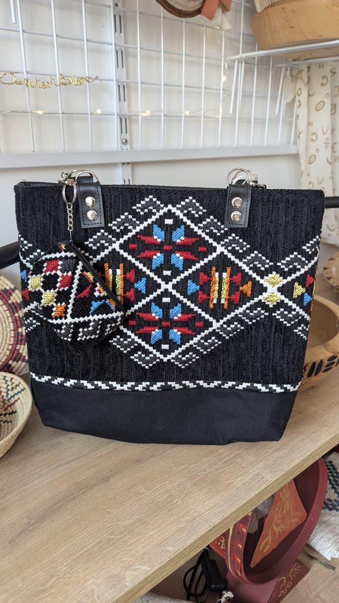 grand sac à main noir inspiration amazighe/berbère, fabriquée en Kabylie