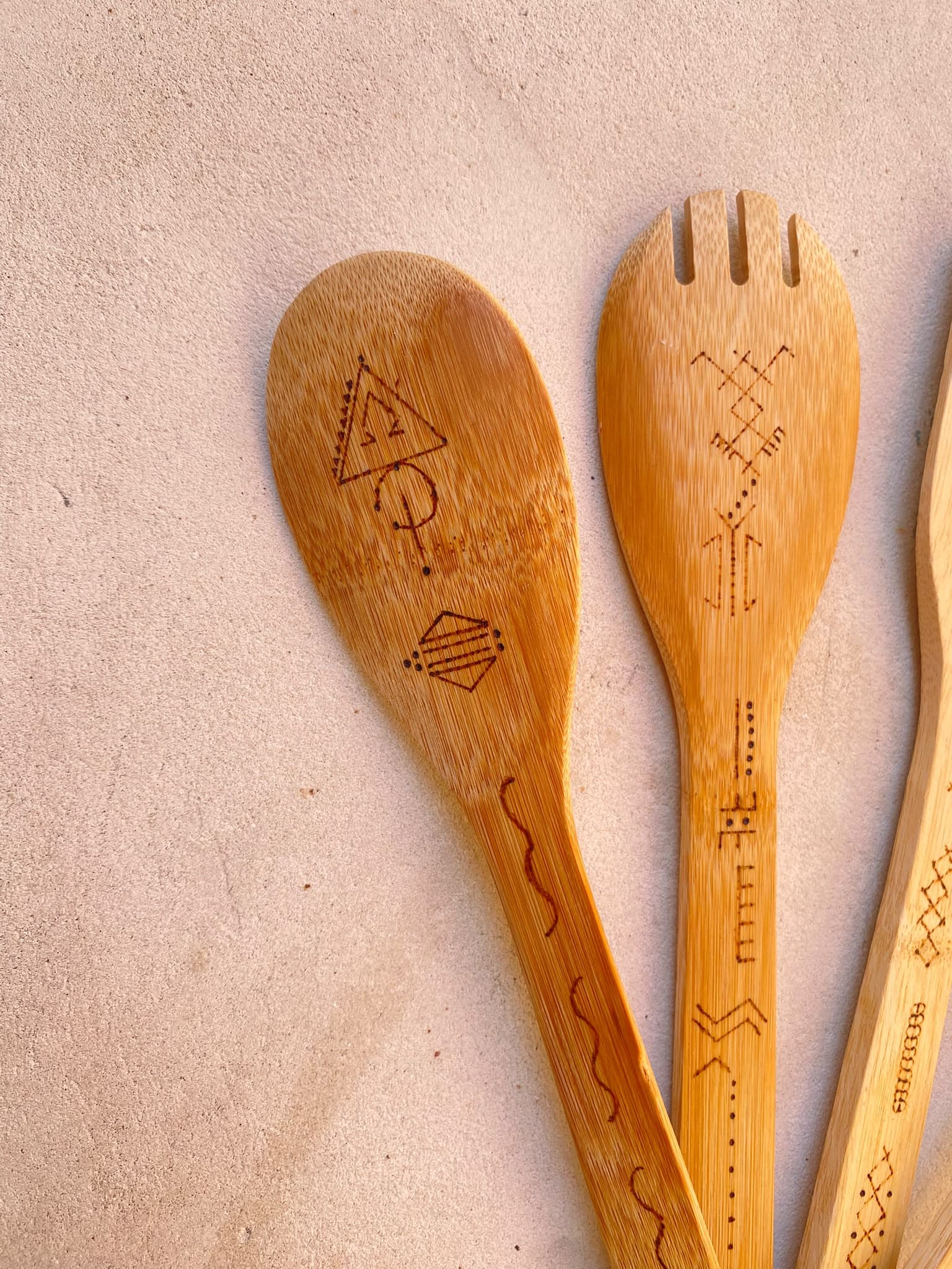 Set exclusif de quatre ustensiles en bois artisanale