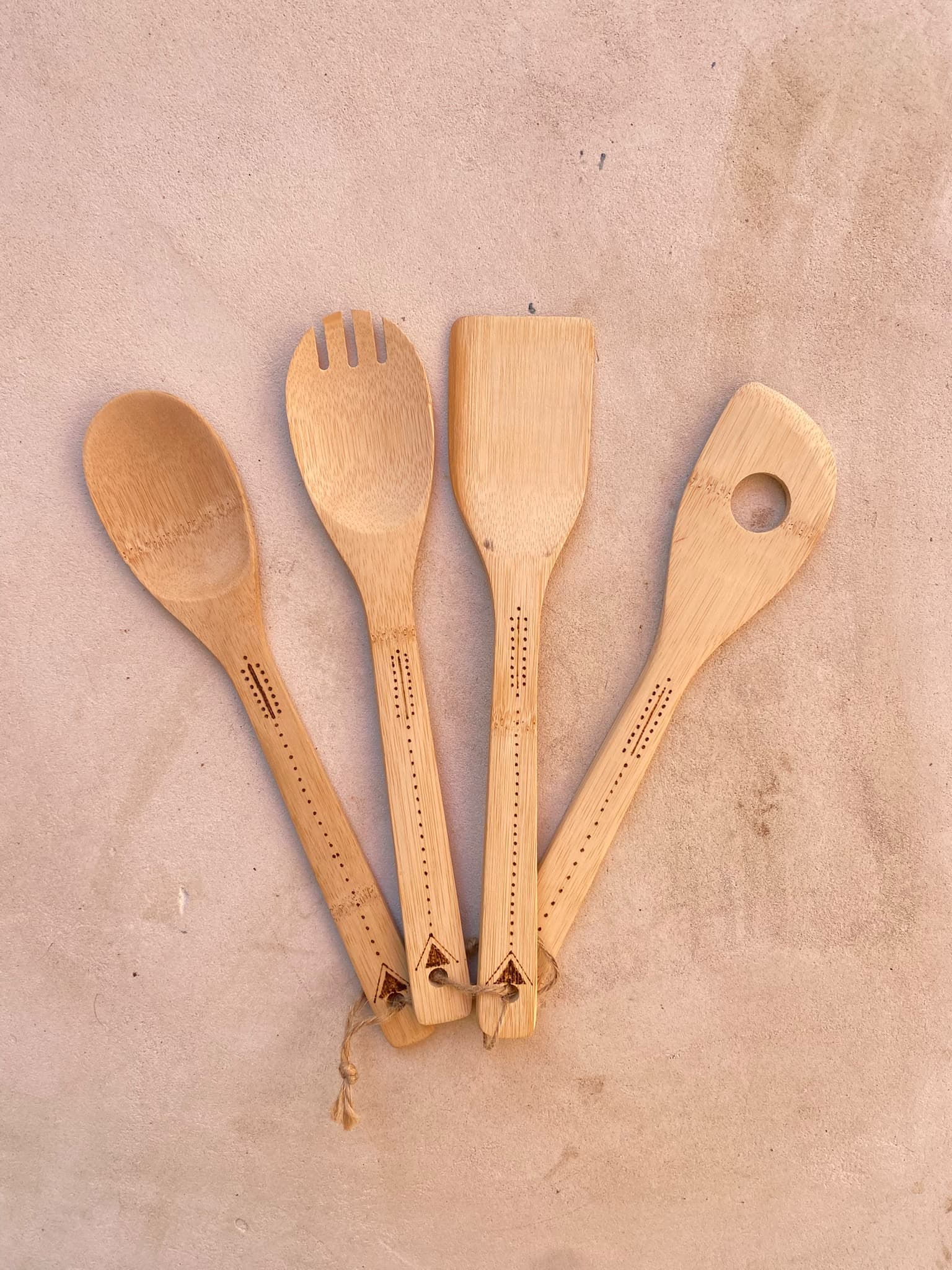 Set exclusif de quatre ustensiles en bois artisanale