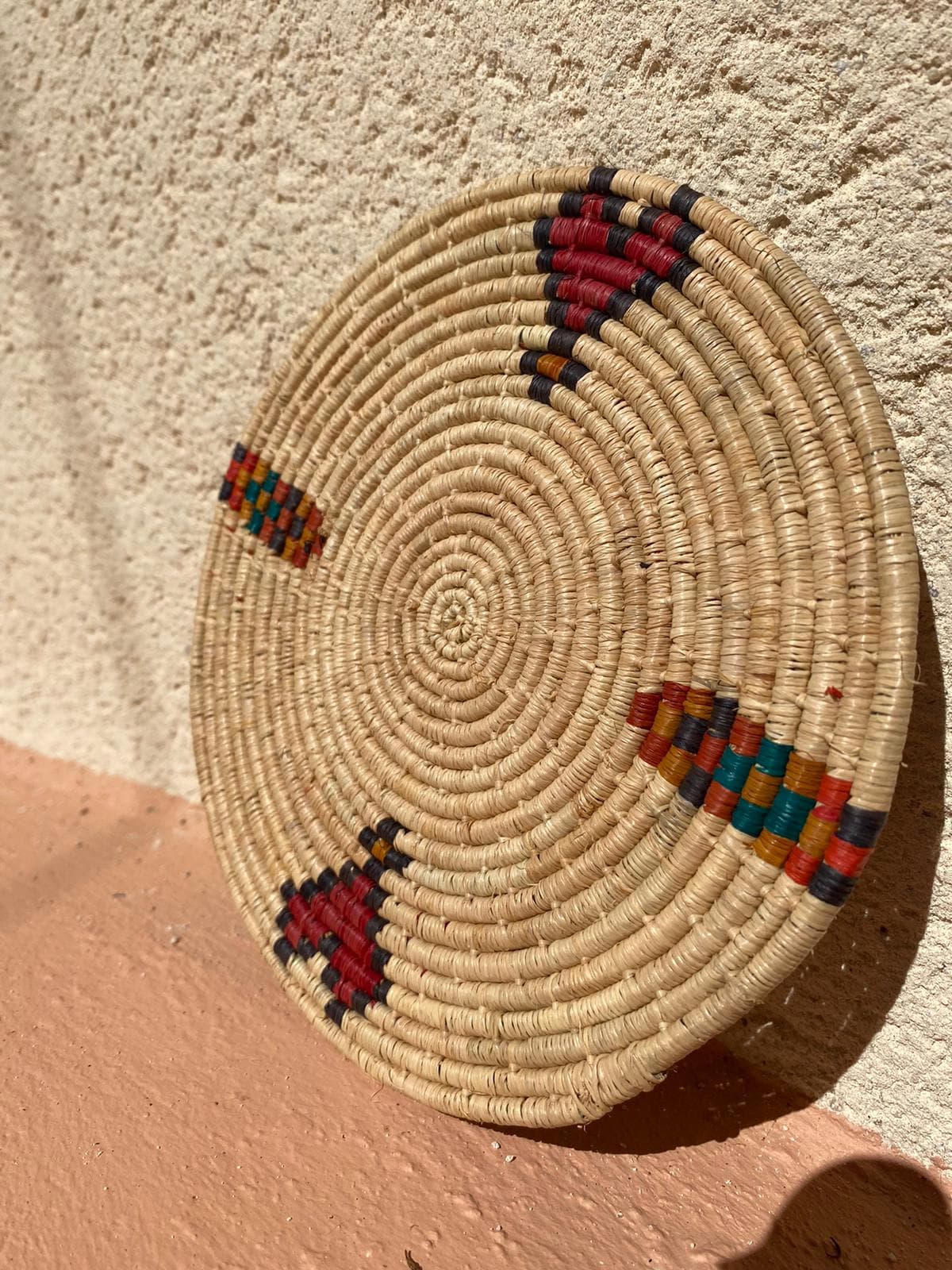 Dessous plat raphia coloré