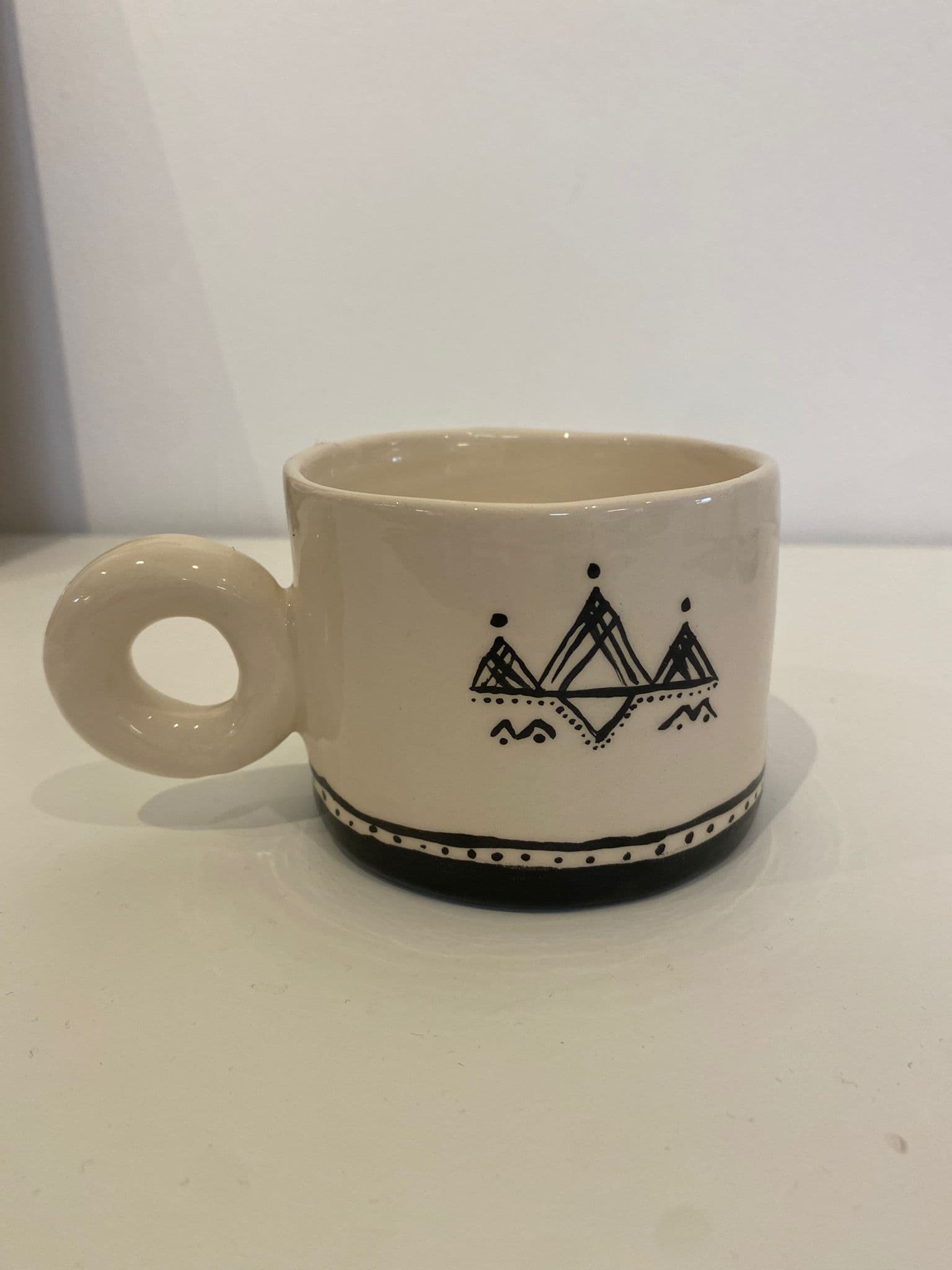 Tasse anse anneau – inspiration amazighe