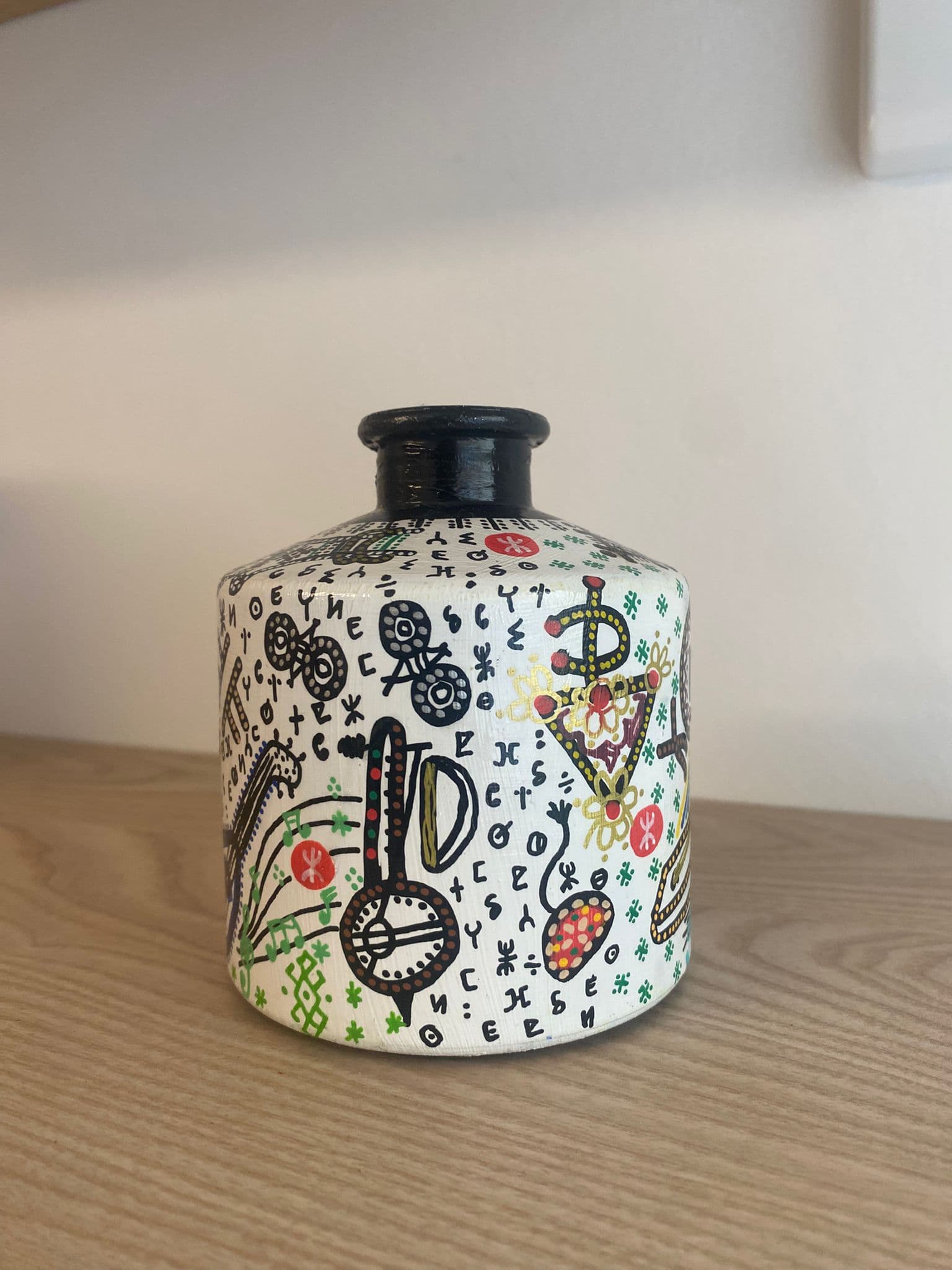 Petit pot avec dessins Amazighs