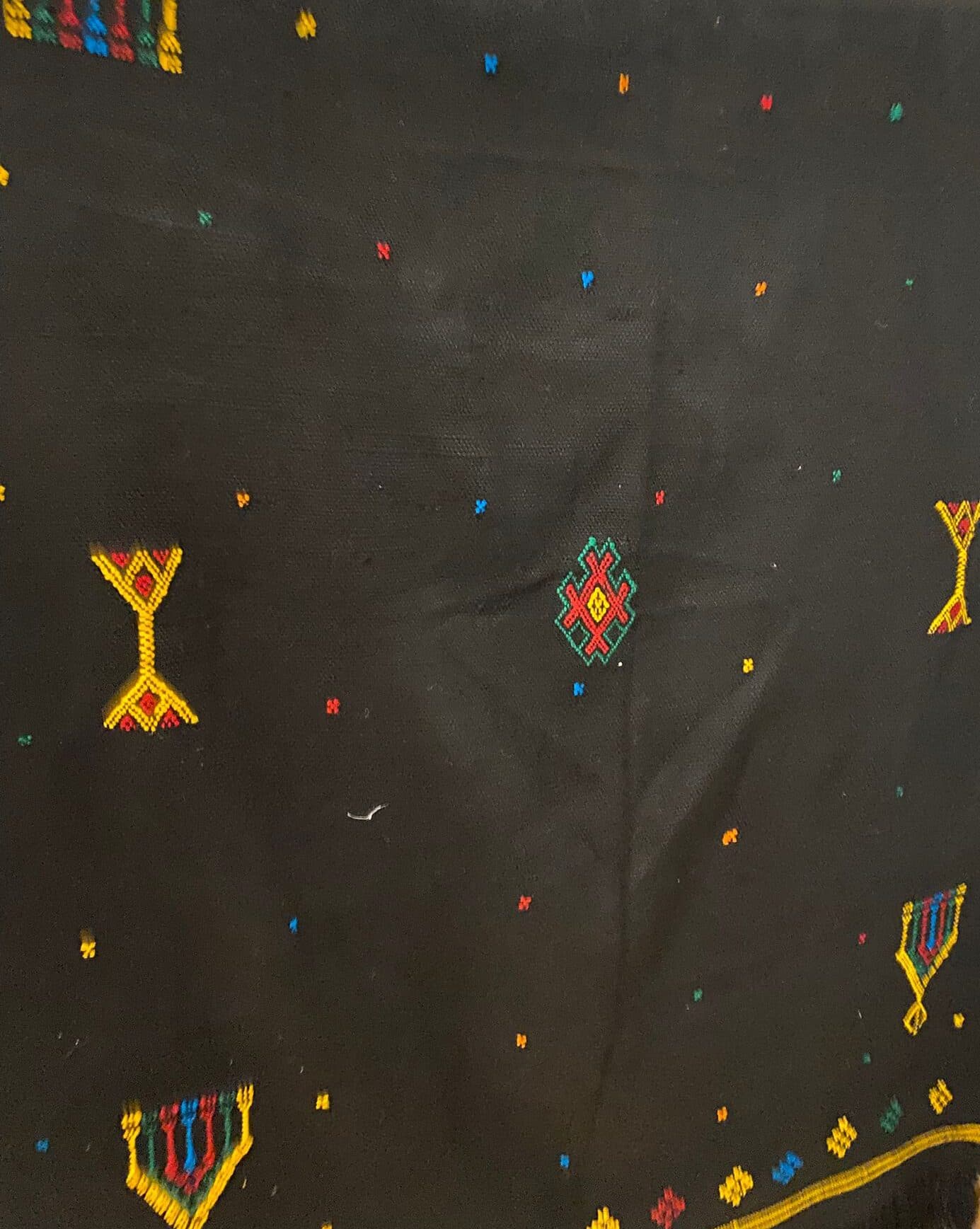 Chale brodé amazigh