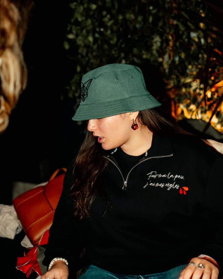 Sweatshirt noir brodé