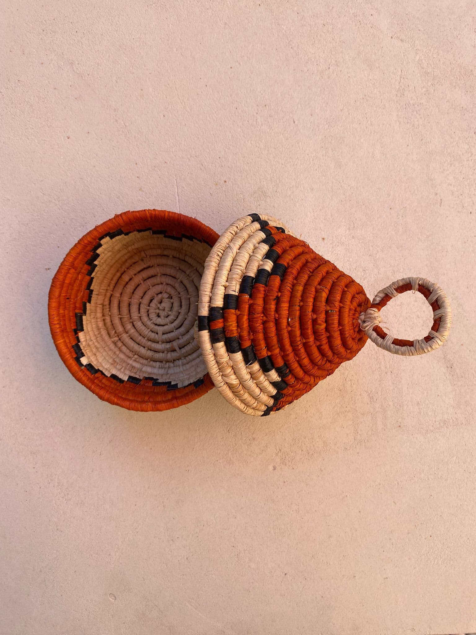 Trio de boîtes en raphia