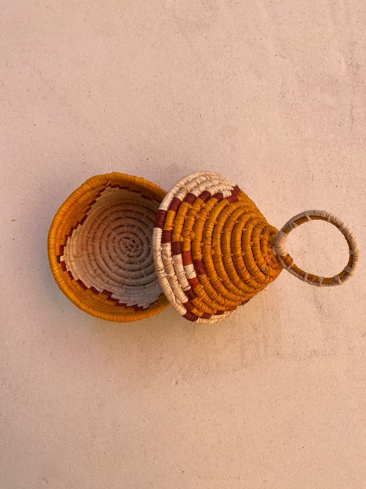 Trio de boîtes en raphia