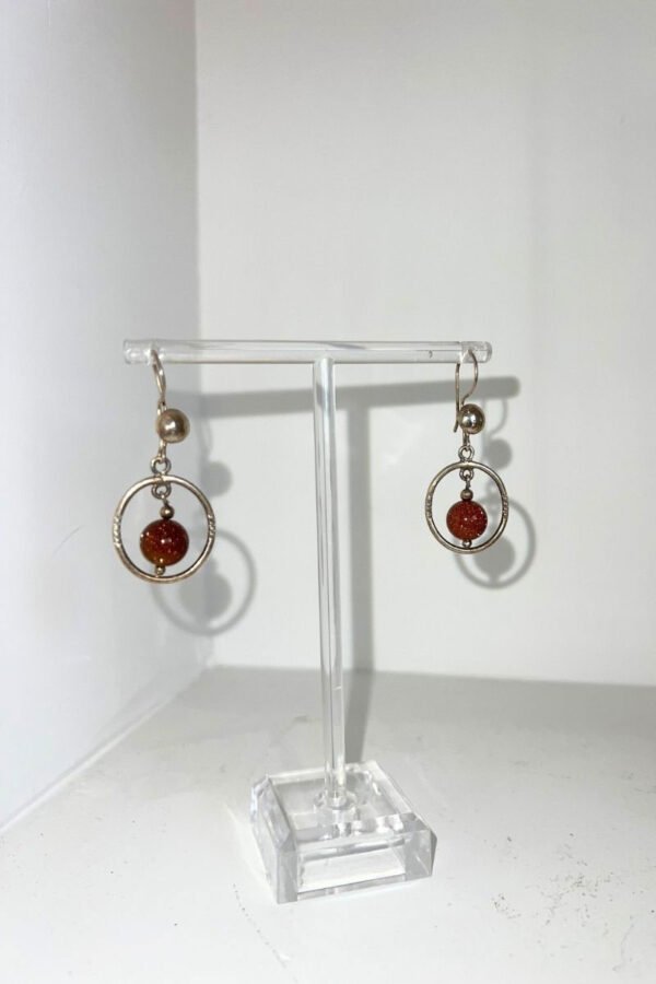 Boucles d'oreilles pendante en argent avec perle rouge irisé de l'ONG Taimane