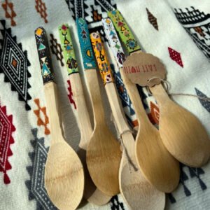 Cuillère en bois avec extrémité décorés aux motifs amazighs
