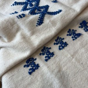 petit plaid à motifs amazighs bleu