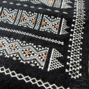 tapis amazigh noir