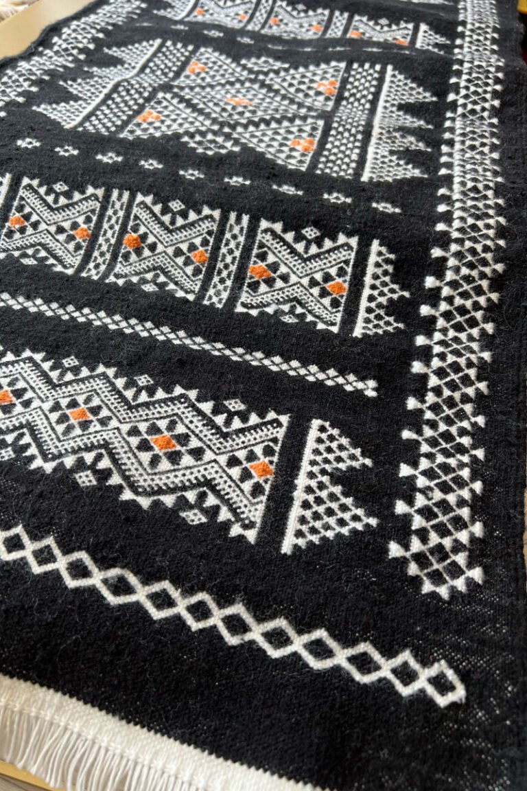 tapis amazigh noir