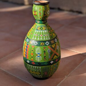 grande jarre verte avec symboles amazigh en poterie